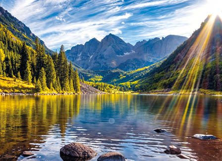 Poranek nad górskim jeziorem